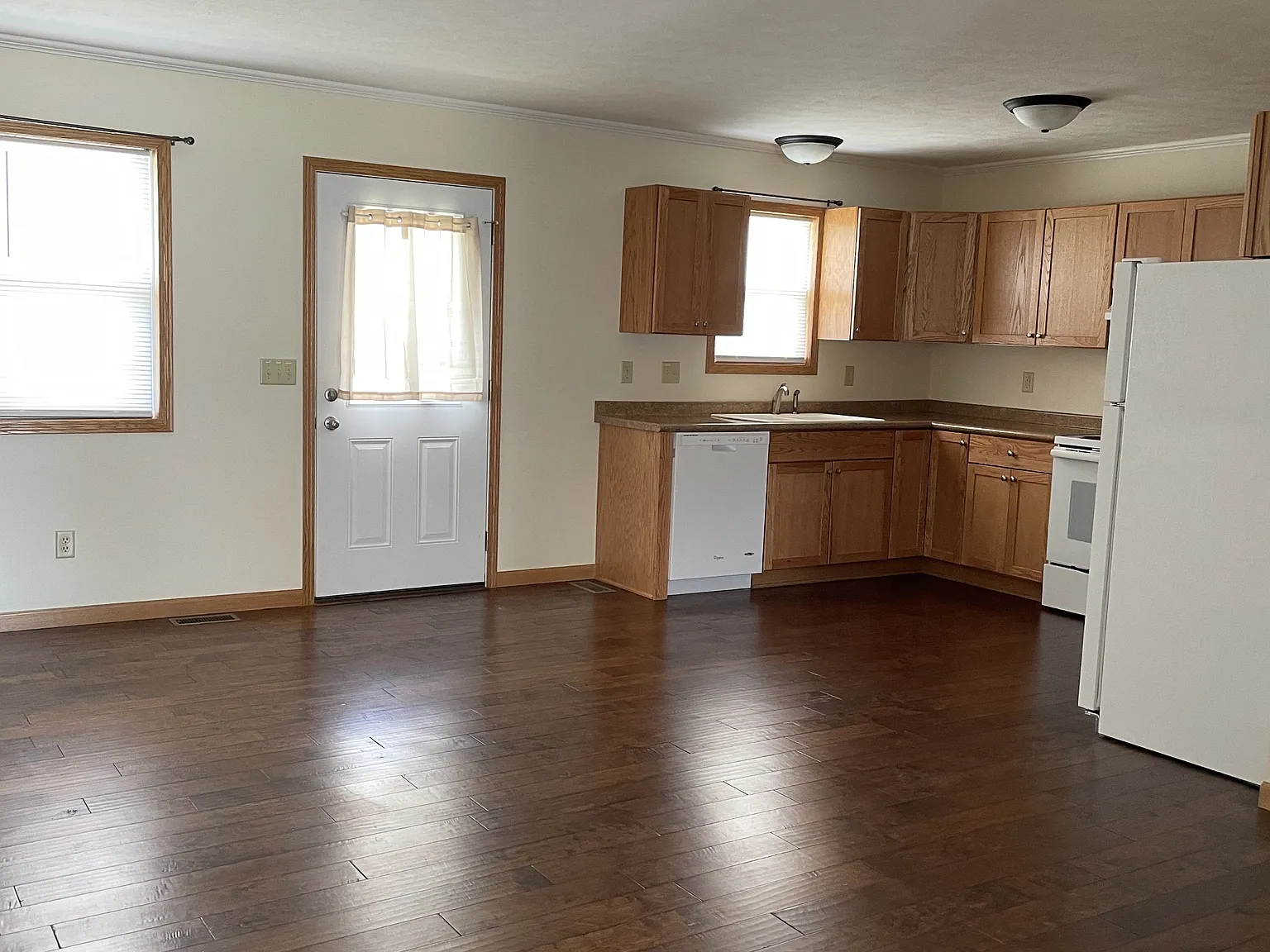 206 West Albro Street - 1 — Photo 3