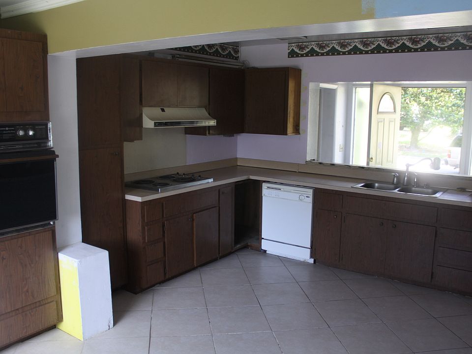 2nd image of 2105 Amelia Ave