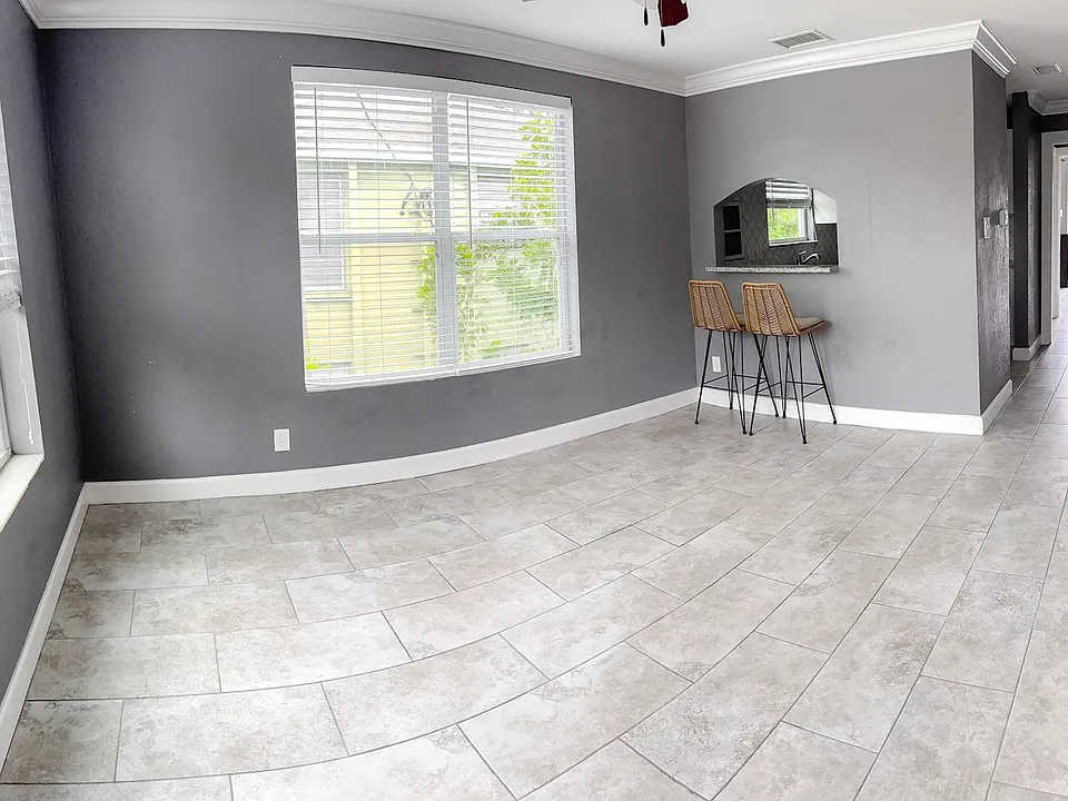 214 Columbia Dr #3
