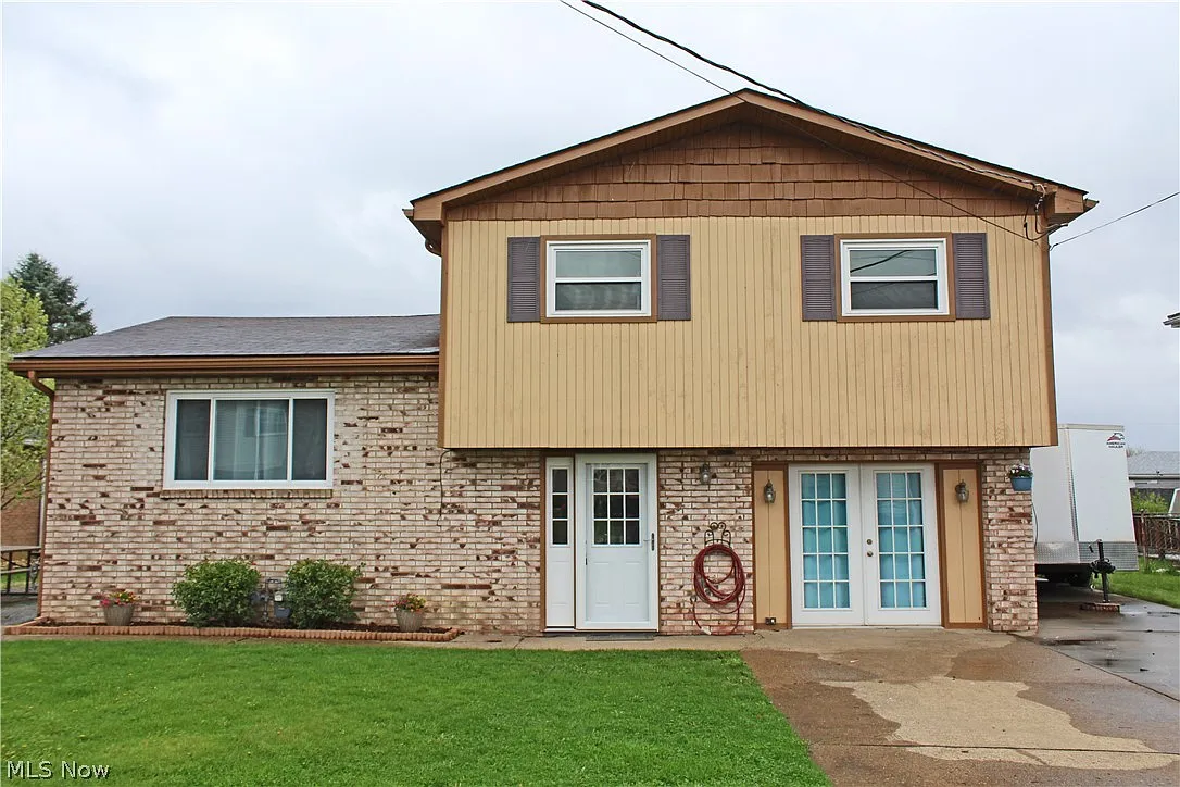 204 Arena Dr photo 1