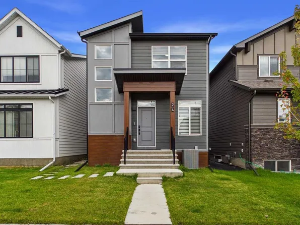 24 Rowmont Heath NW, Calgary, AB T3L 0H9