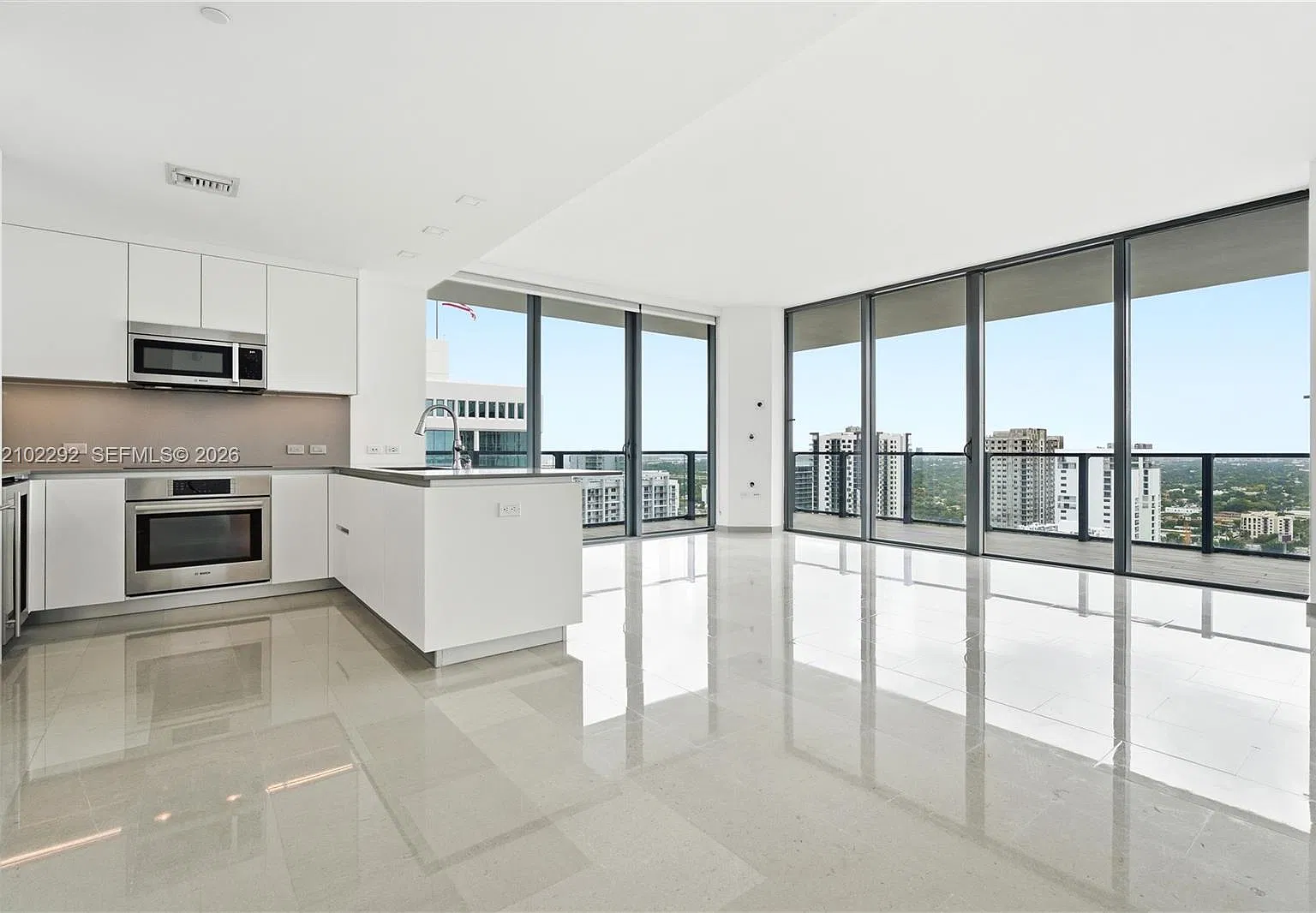 Rise Condo — Photo 1