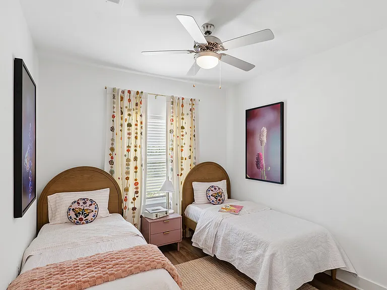 AVAIA Place — Photo 15