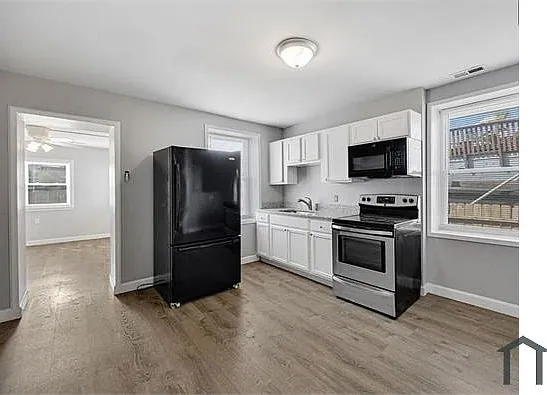 7914 S Broadway — Photo 12