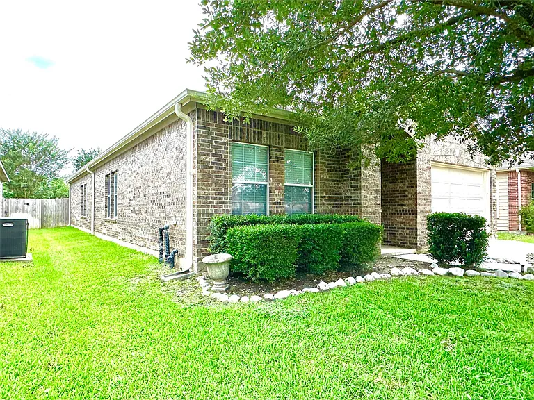 24219 Cornell Park Ln — Photo 3