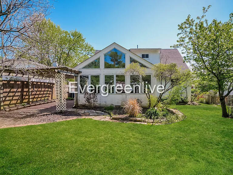 1147 Carrousel Dr E — Photo 14