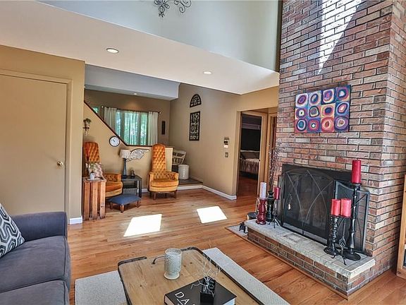 3rd image of 85 Matthew Dr