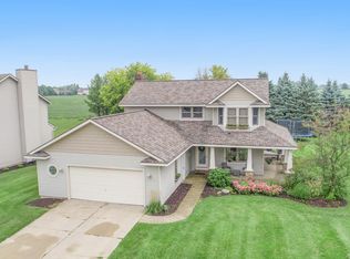 10541 Hunters Creek Dr, Zeeland, MI 49464