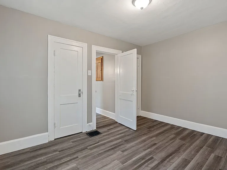 1414 W 32nd St — Photo 11