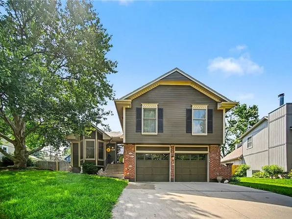 916 NW Heatherwood Dr, Blue Springs, MO 64015