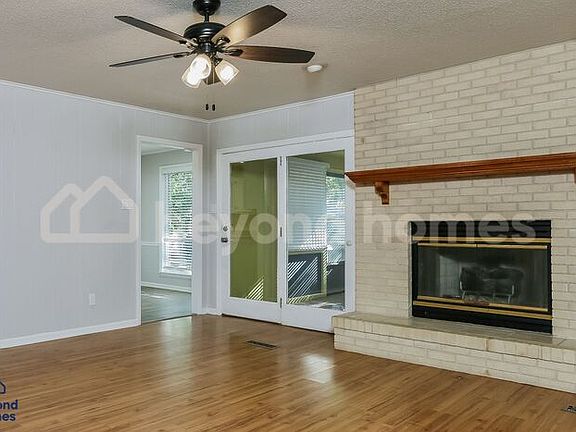 4th image of 2709 Millbrook Rd