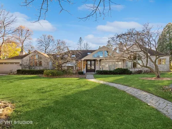 15 S Deere Park Dr S, Highland Park, IL 60035