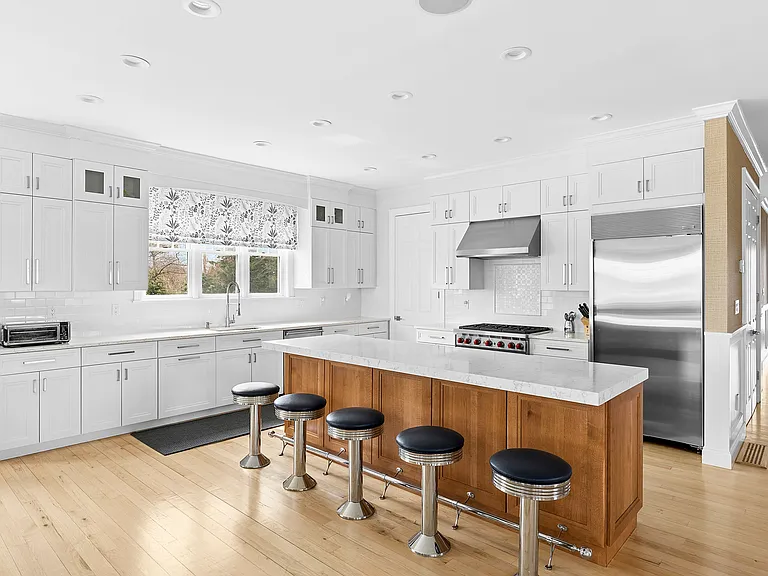 176 Beach Ln — Photo 4