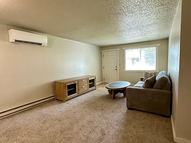 1727 NW Wall St #4 — Photo 8