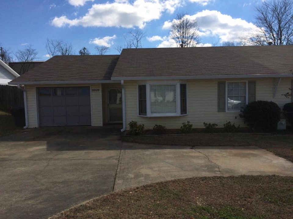 2nd image of 2009 Henderson Dr
