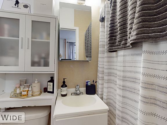 4th image of 341 W 45th St APT 505