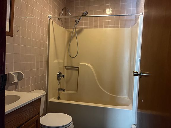 5th image of 77 Meadow St Floor 2