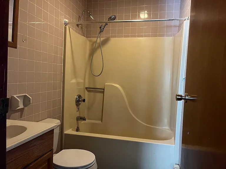 77 Meadow St #2 — Photo 5
