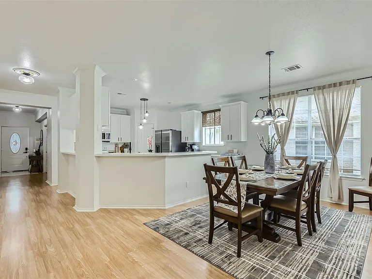 1016 Thackeray Ln — Photo 10