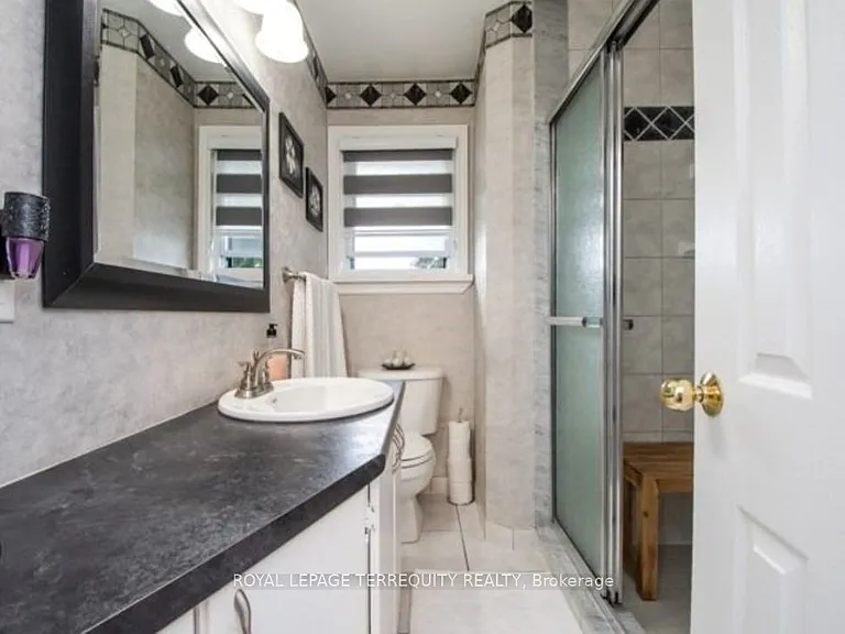 584 Rosmere St — Photo 11