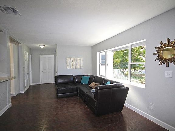 5th image of 107 Highland Dr