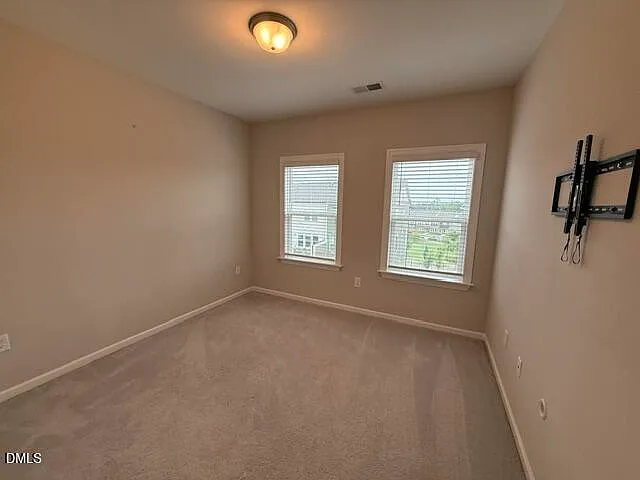943 Haybeck Ln — Photo 8