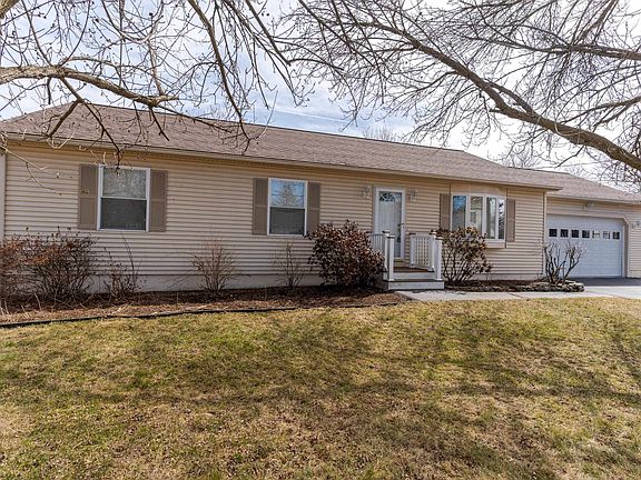 3rd image of 19 Fortier Drive