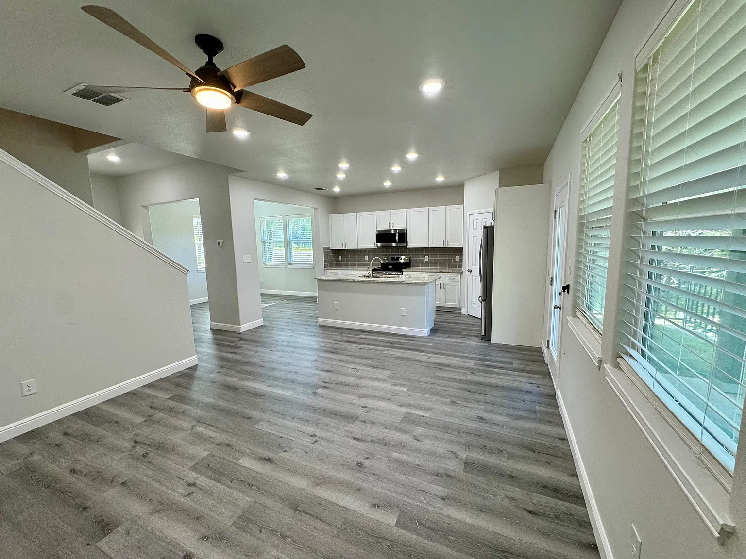 3 bed, 2.5 bath, 1684 sqft, $2,150 — Photo 3