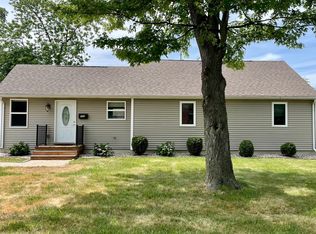 212 N Wiggs St, Griffith, IN 46319