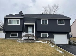 32 Sarah Ln, Warwick, RI 02889