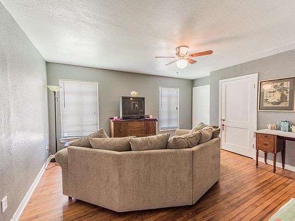 5th image of 2341 Cincinnati Ave APT 01
