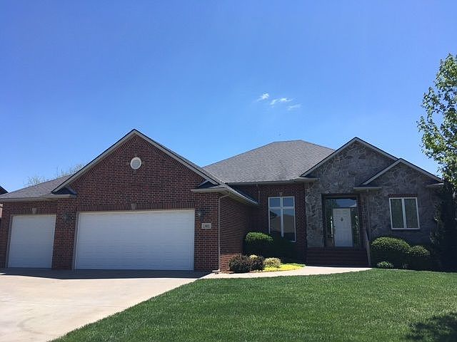 1st image of 303 Lakewood Dr