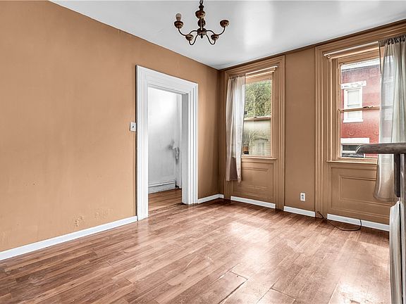 5th image of 516 Armandale St