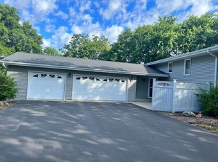 4225 Lodgepole Dr, Eagan, MN 55122