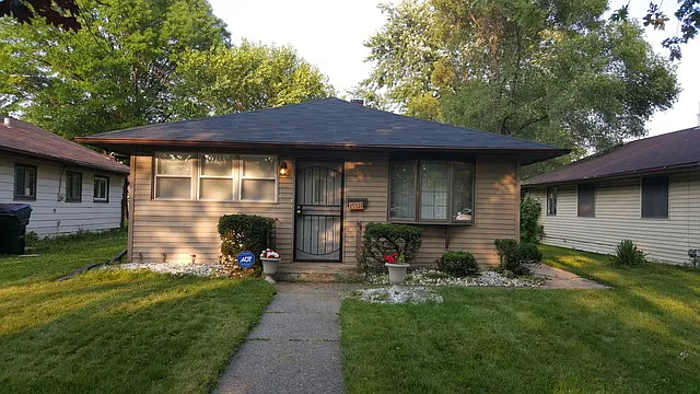 15311 Dorchester Ave photo 1