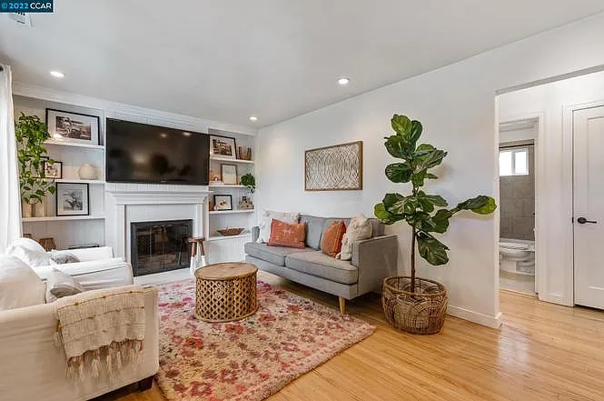2 bed, 900 sqft, $2,800 — Photo 4