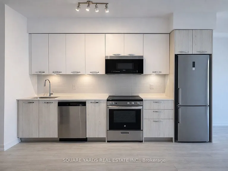 75 James St S #603 — Photo 5
