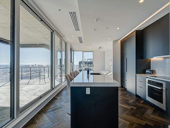 4th image of 101 Rue Peel #2304
