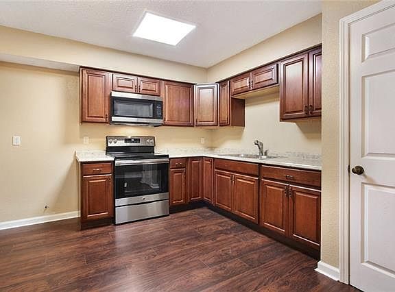4th image of 348 Woodland Dr