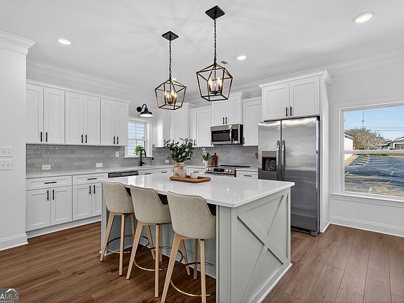 3rd image of 405 Broome St Unit 1