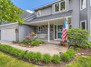 744 Spring Hill Cir, Woodbury, MN 55125