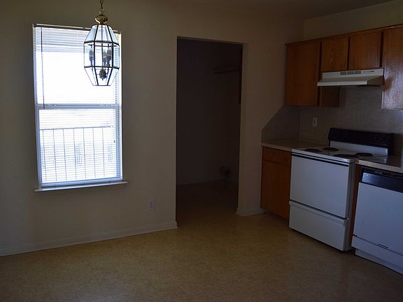 5th image of 1101 Circle M Dr APT B