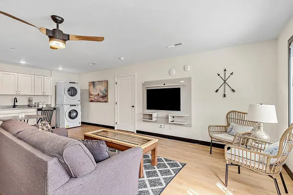 2209 Mount Rushmore Rd #3 — Photo 2