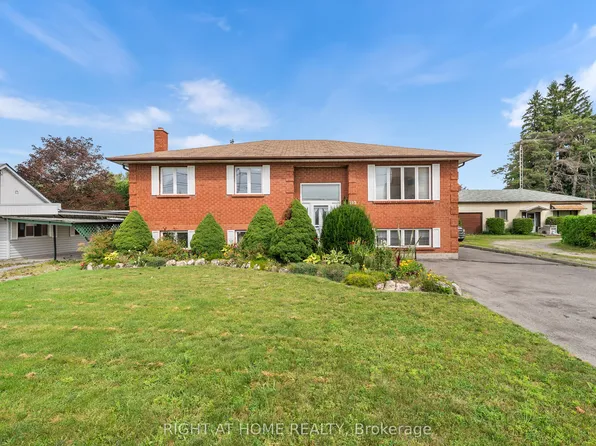 592 Taunton Rd W, Oshawa, ON L1L 0N9