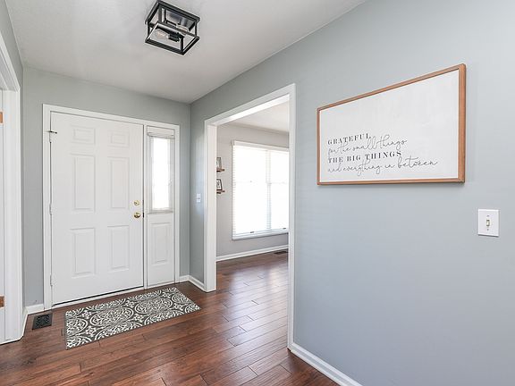 3rd image of 214 Greenbriar Ln