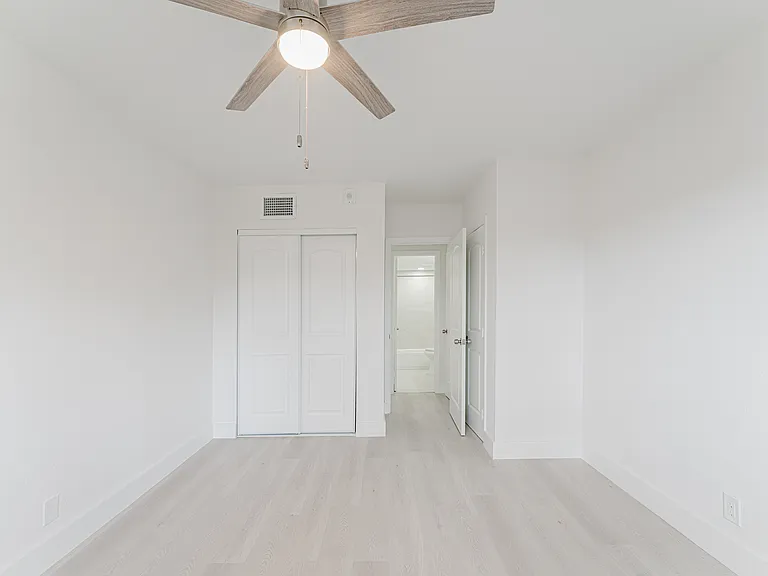 Deerfield East — Photo 20