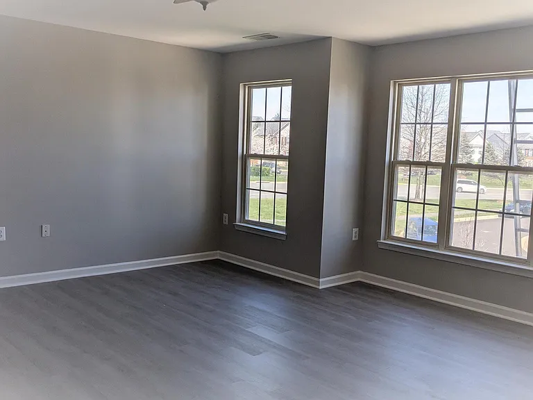 411 Hanrahan Ct SE — Photo 39