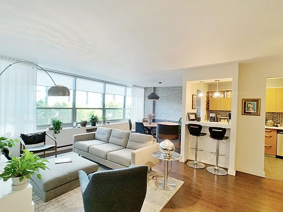 2nd image of 3550 N Lake Shore Dr APT 420