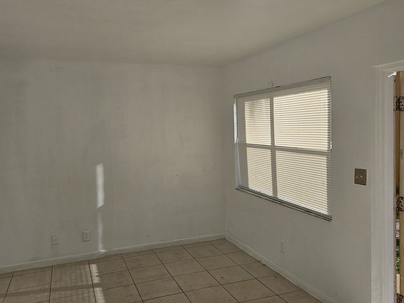 5th image of 101 NE 41st St APT A10