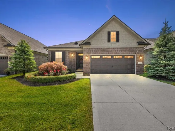 3955 Vendome Dr, Auburn Hills, MI 48326